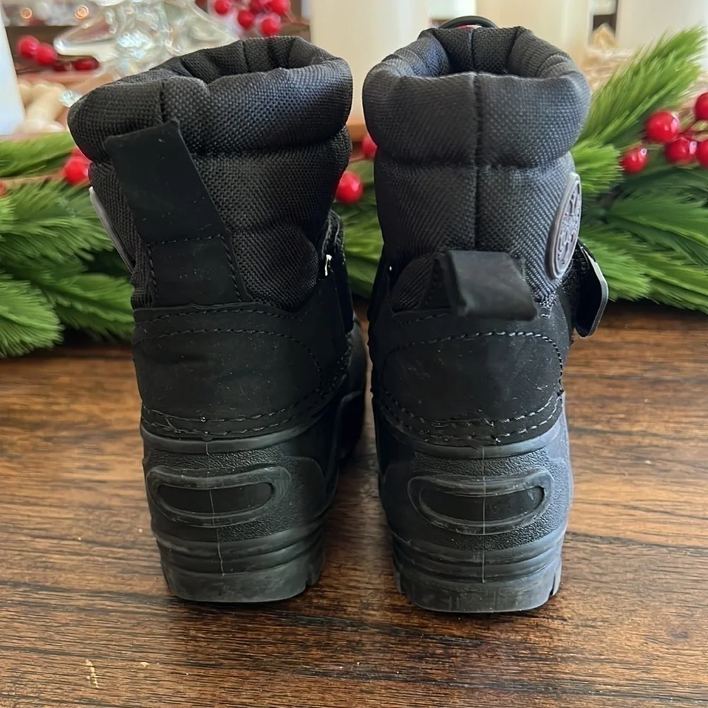 like new Totes Toddler Boy Taelor Black Waterproof Winter Boots | size 5